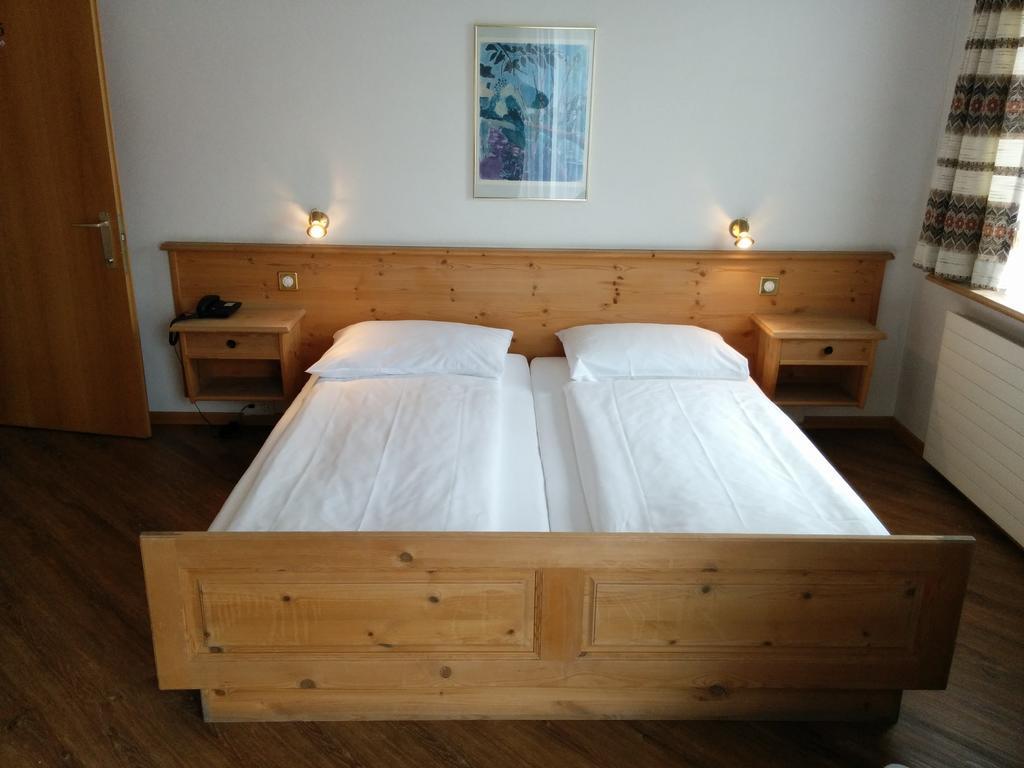 Hotel Terminus Samedan Rum bild