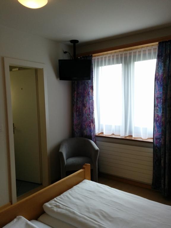 Hotel Terminus Samedan Rum bild