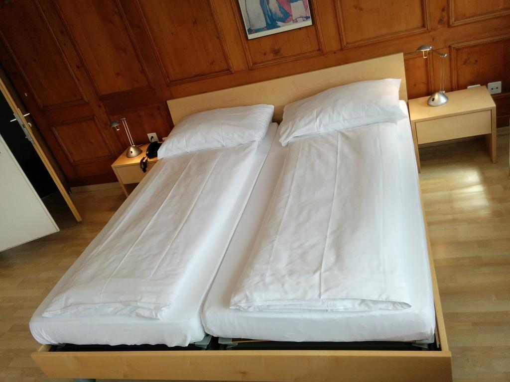 Hotel Terminus Samedan Rum bild